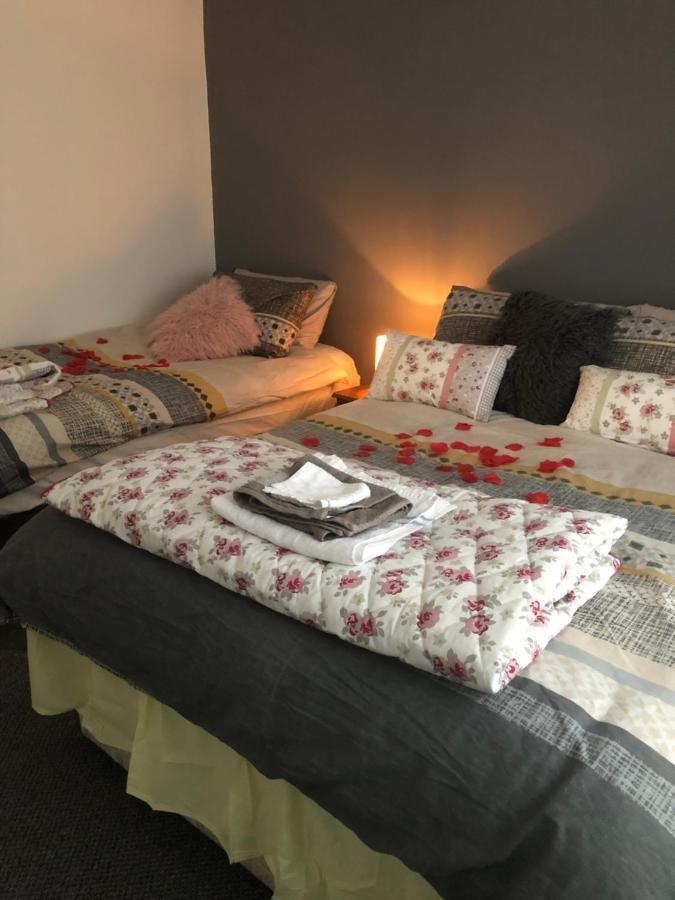 Ponderosea Cottage Free Gated Parking M1 & City Location, Wood Stove Lisburn Eksteriør billede
