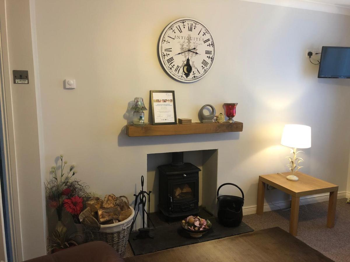 Ponderosea Cottage Free Gated Parking M1 & City Location, Wood Stove Lisburn Eksteriør billede